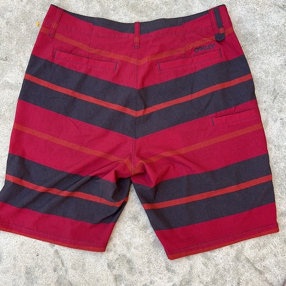 💚Oakley Red Stripe Mens Zulu Boardshort Size 34 - Picture 4 of 6